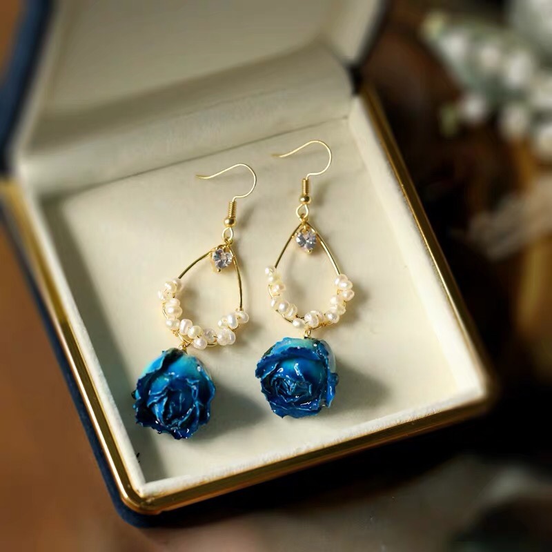 Exquisite luxury fashion trend pearl crochet eternal rose earrings thumbnail
