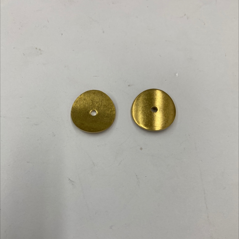 XW06062实心圆片弧面中孔产品图