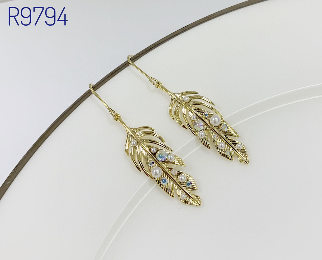 Feather earrings Specification image