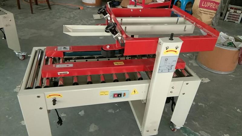 The 4030 drive box sealing machine from Hengkai Packaging Machinery is of high quality, low price and operates with integrity detail image 1