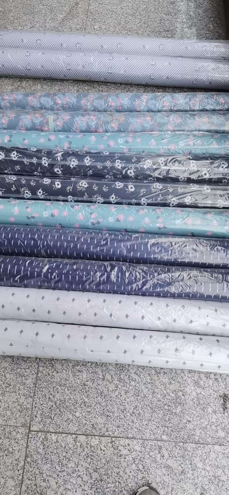 Factory direct sales, best-selling stock across the Internet, 600D printed picnic cloth, eco-friendly home, makeup, storage, travel bag fabric, Oxford cloth Item Picture