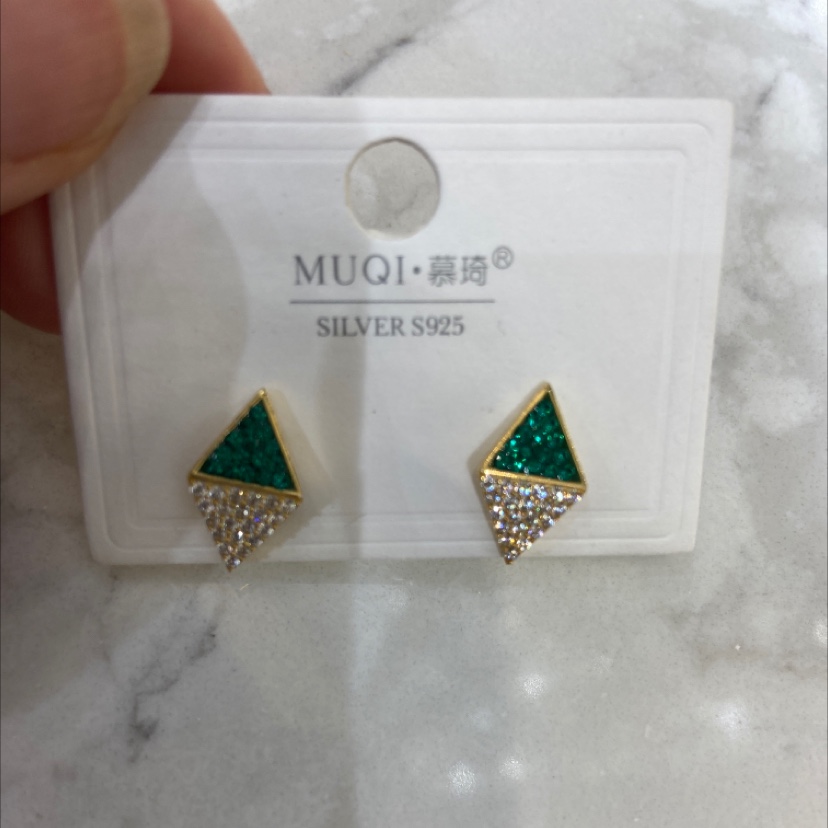 Green ribbed earrings