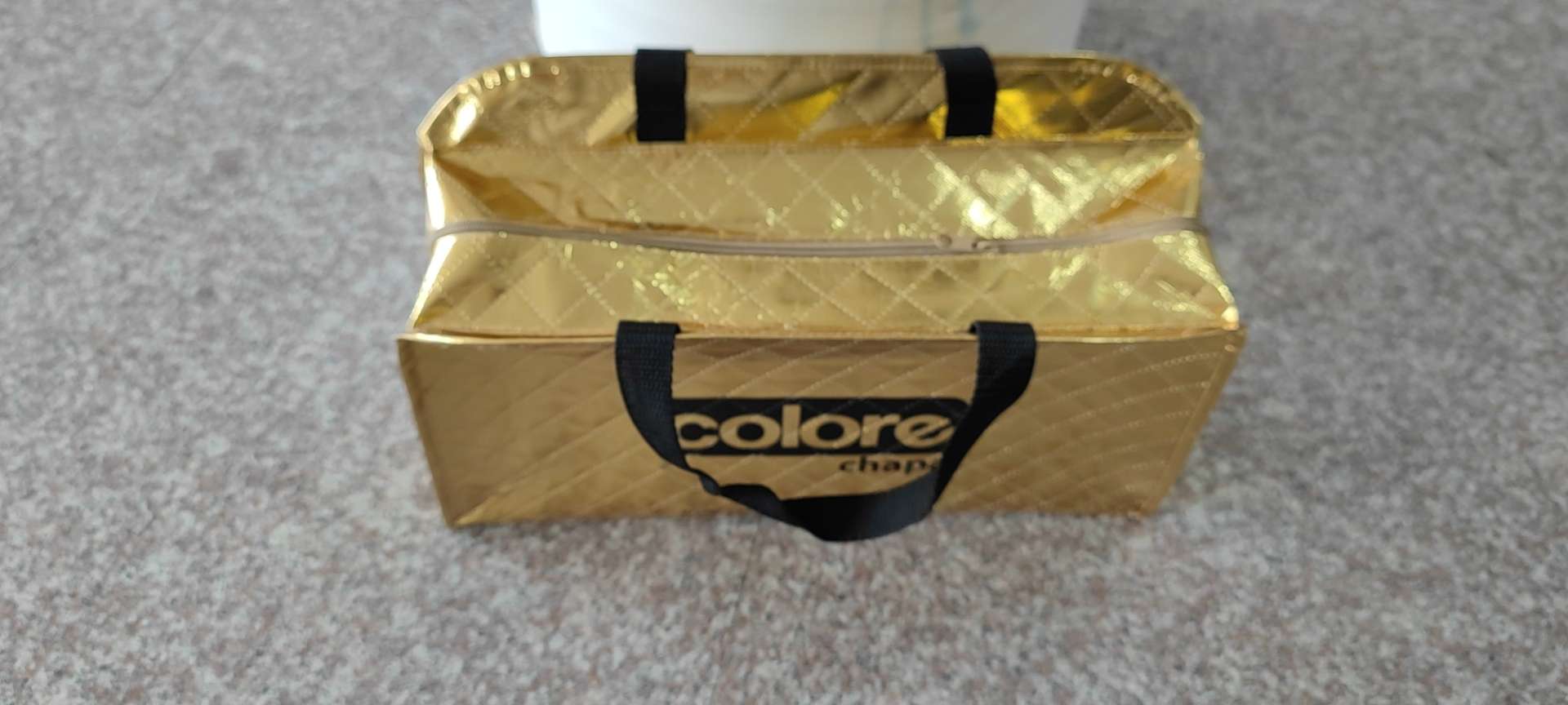 High-quality golden zipper bag details Picture