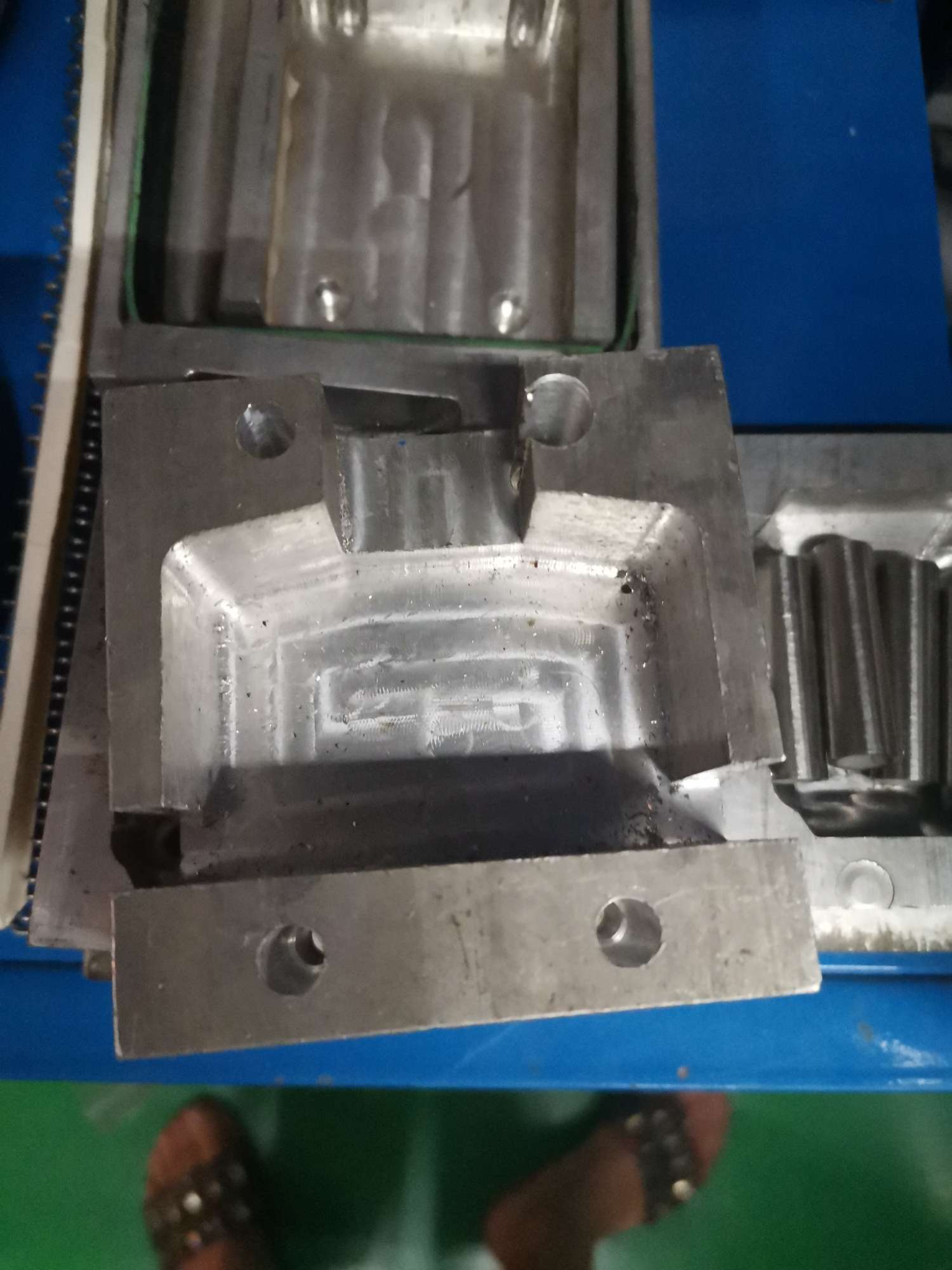 Hengkai Packaging Machinery offers high-quality and low-priced customized labeling machine molds and operates with integrity details Picture