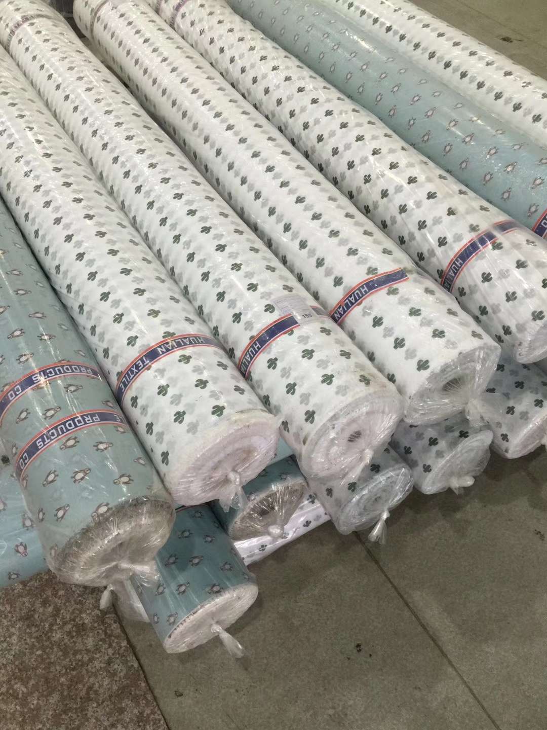 Factory direct sales, best-selling stock across the Internet, 210D checkered printed Oxford fabric for home, makeup, storage, travel and eco-friendly bags Specification image