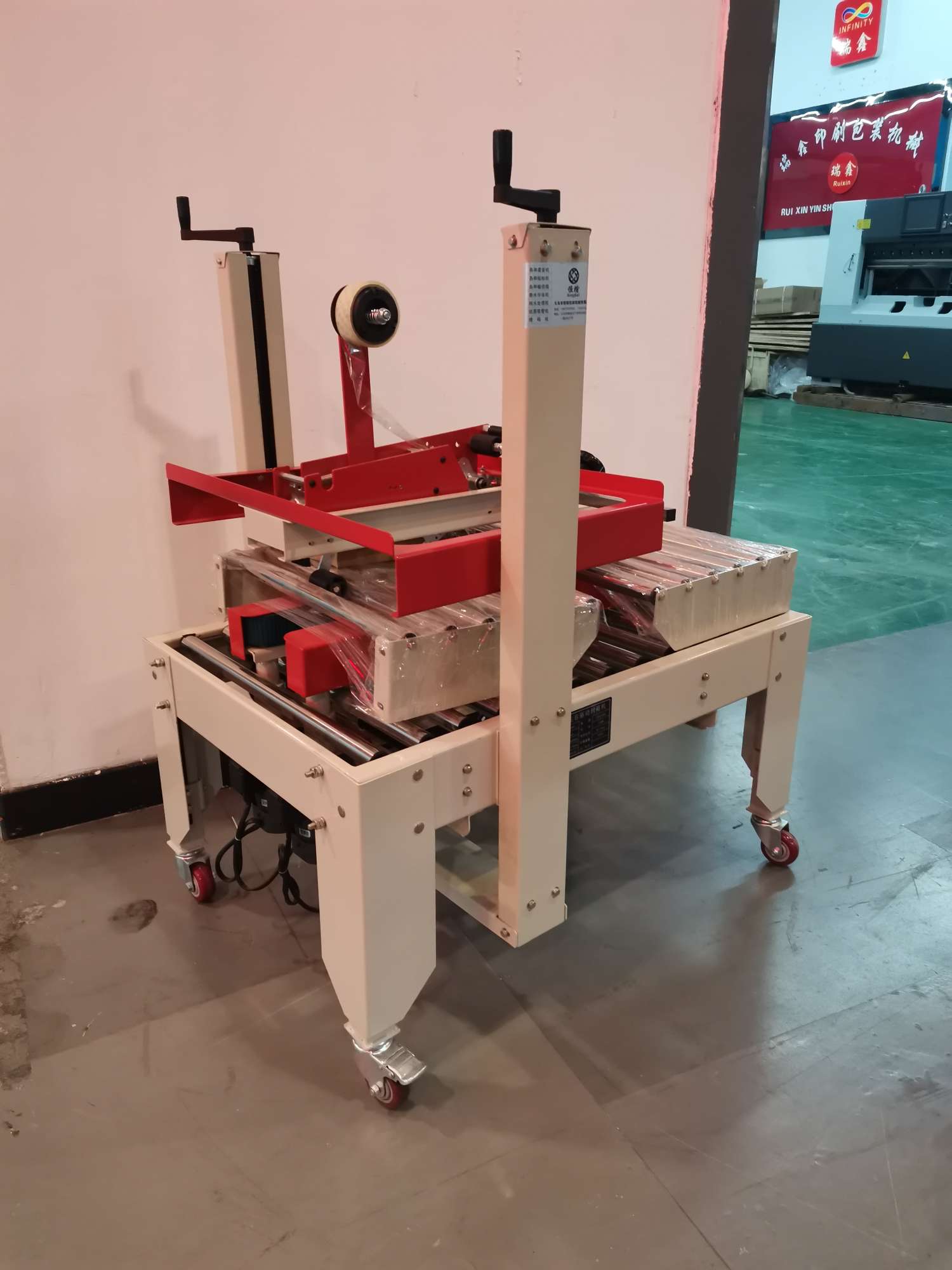 The 4030 drive box sealing machine from Hengkai Packaging Machinery is of high quality, low price and operates with integrity detail image 3