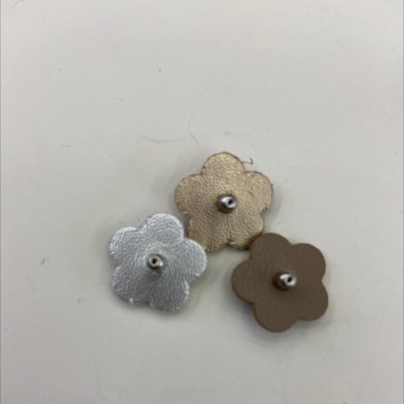 Diamond-encrusted leather floral art accessories, popular DIY items for Internet celebrities, the same style as celebrities details Picture