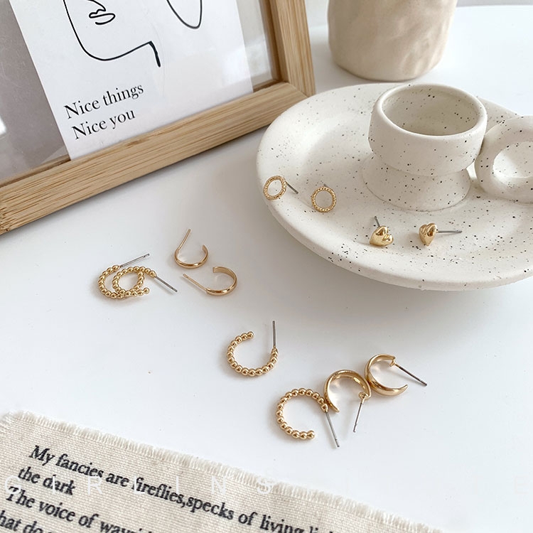 Cold style circle earrings women's set, 2021 new trendy Korean style, internet-famous simple and small stud earrings Application Scenario