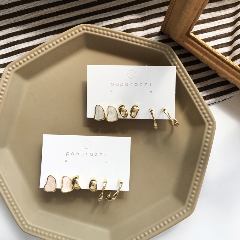 A versatile 3-piece set of candy-decorated earrings, dreamy oil-dripping, fresh and cute stud earrings, Hong Kong-style simple earrings, C-shaped ear rings for women