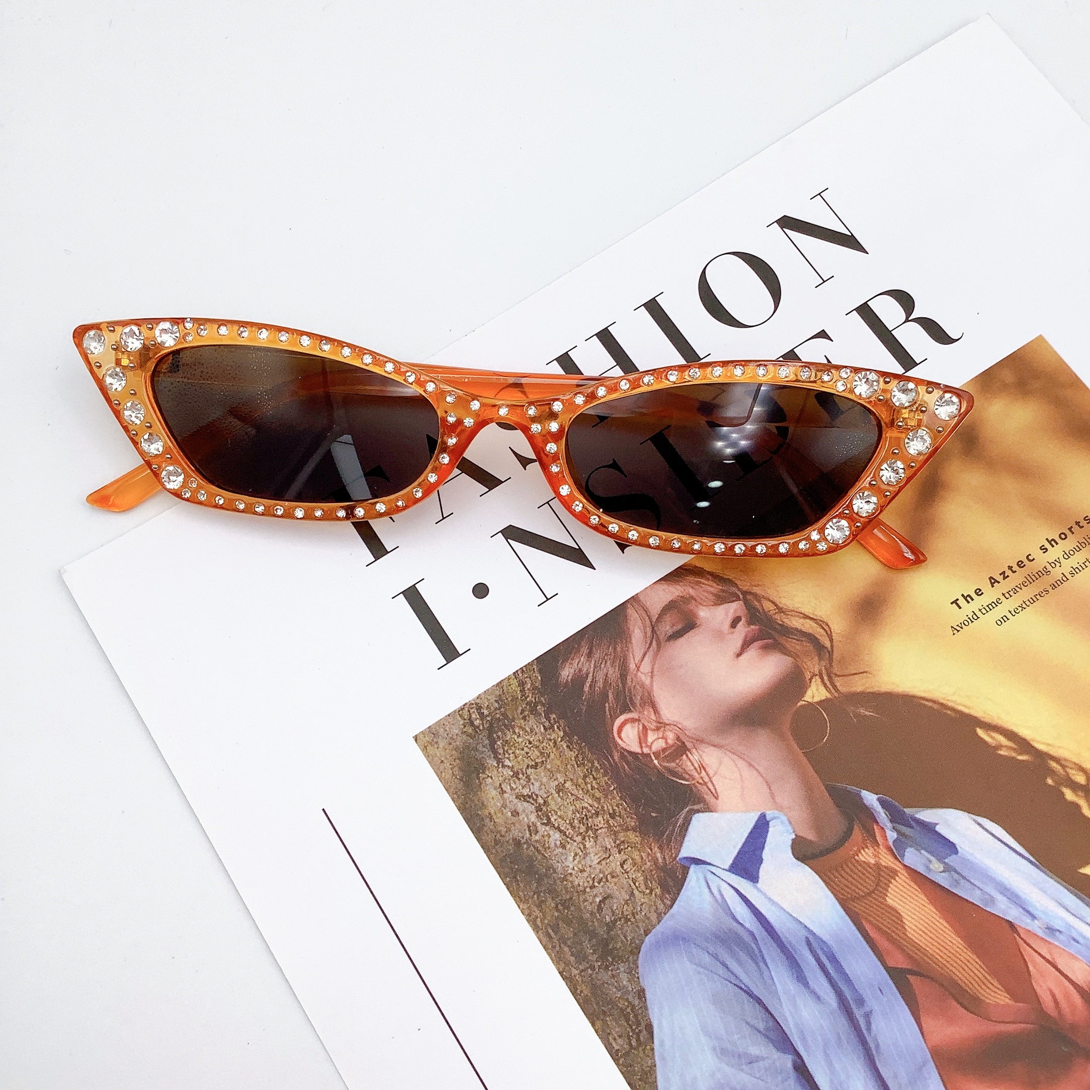 The new diamond-encrusted adult glasses are fashionable, trendy and personalized sunglasses. LD2039B set with diamonds Application Scenario