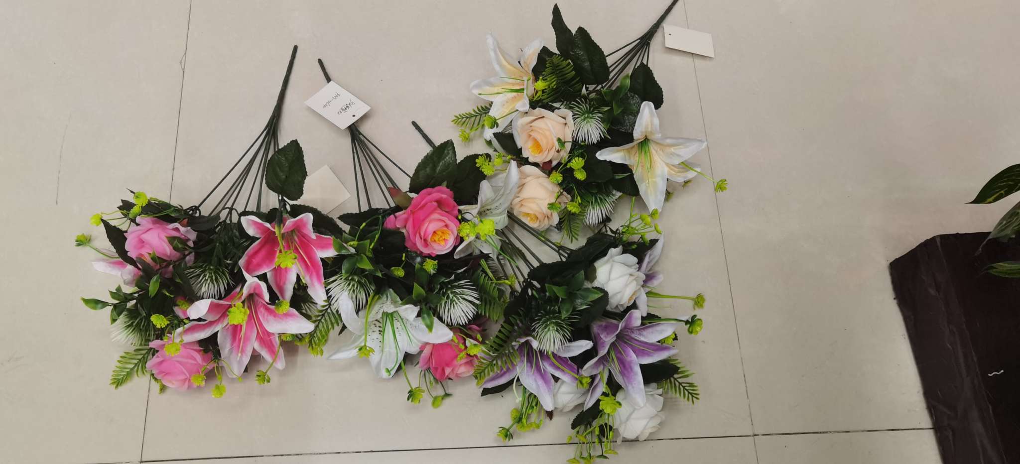 Nine welcoming roses Item Picture