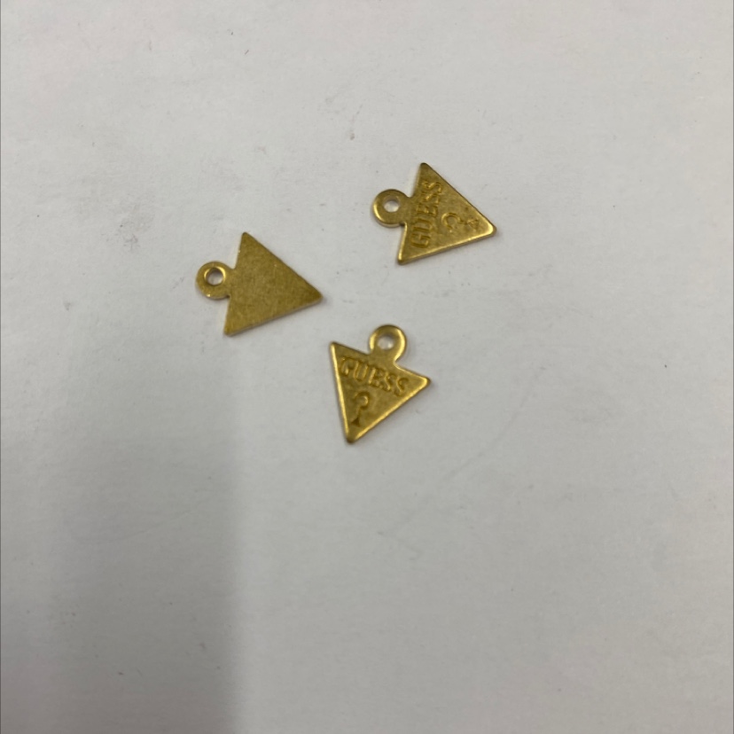 XH04695实心三角形一吊单面印字母产品图