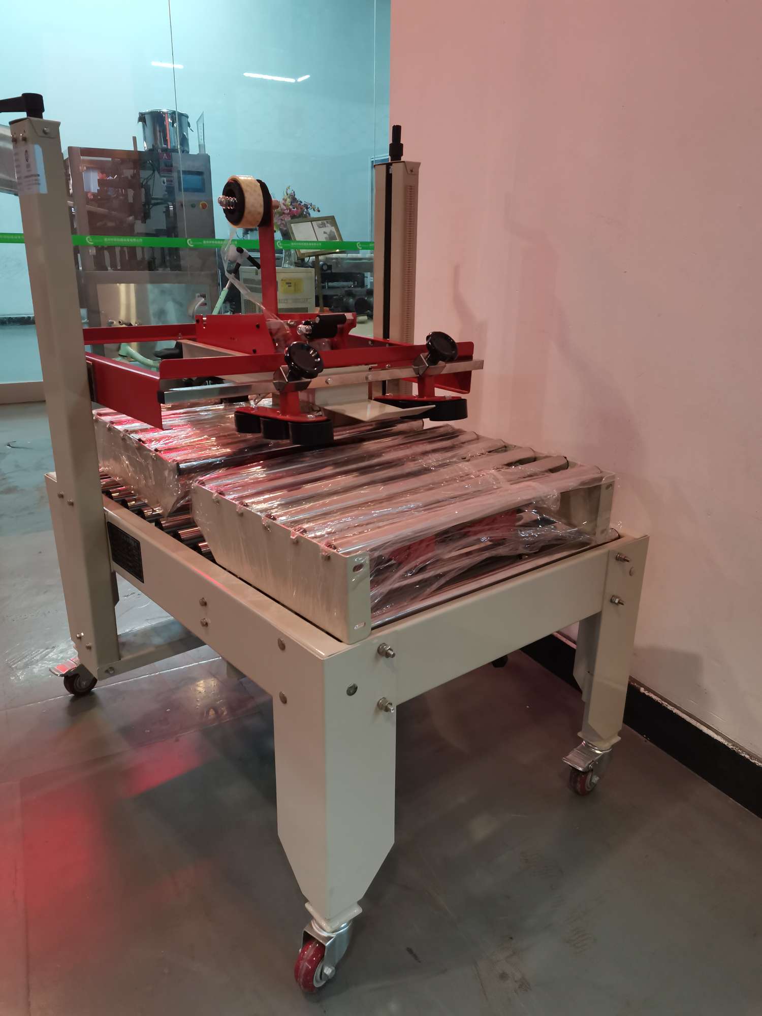 The 4030 drive box sealing machine from Hengkai Packaging Machinery is of high quality, low price and operates with integrity detail image 5