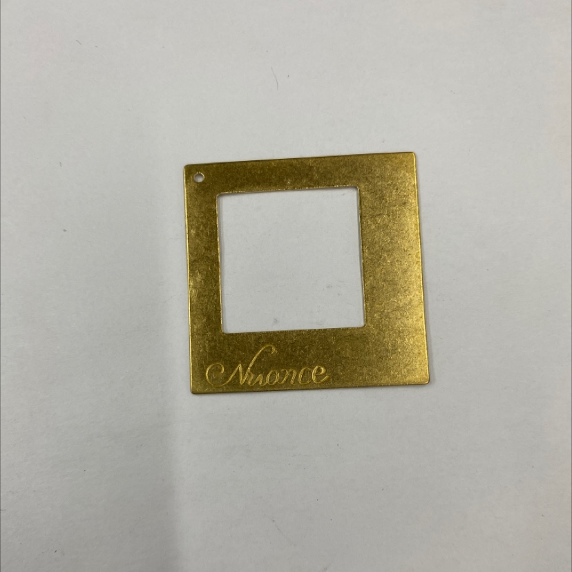 XH042410空心四方形印字母一孔产品图