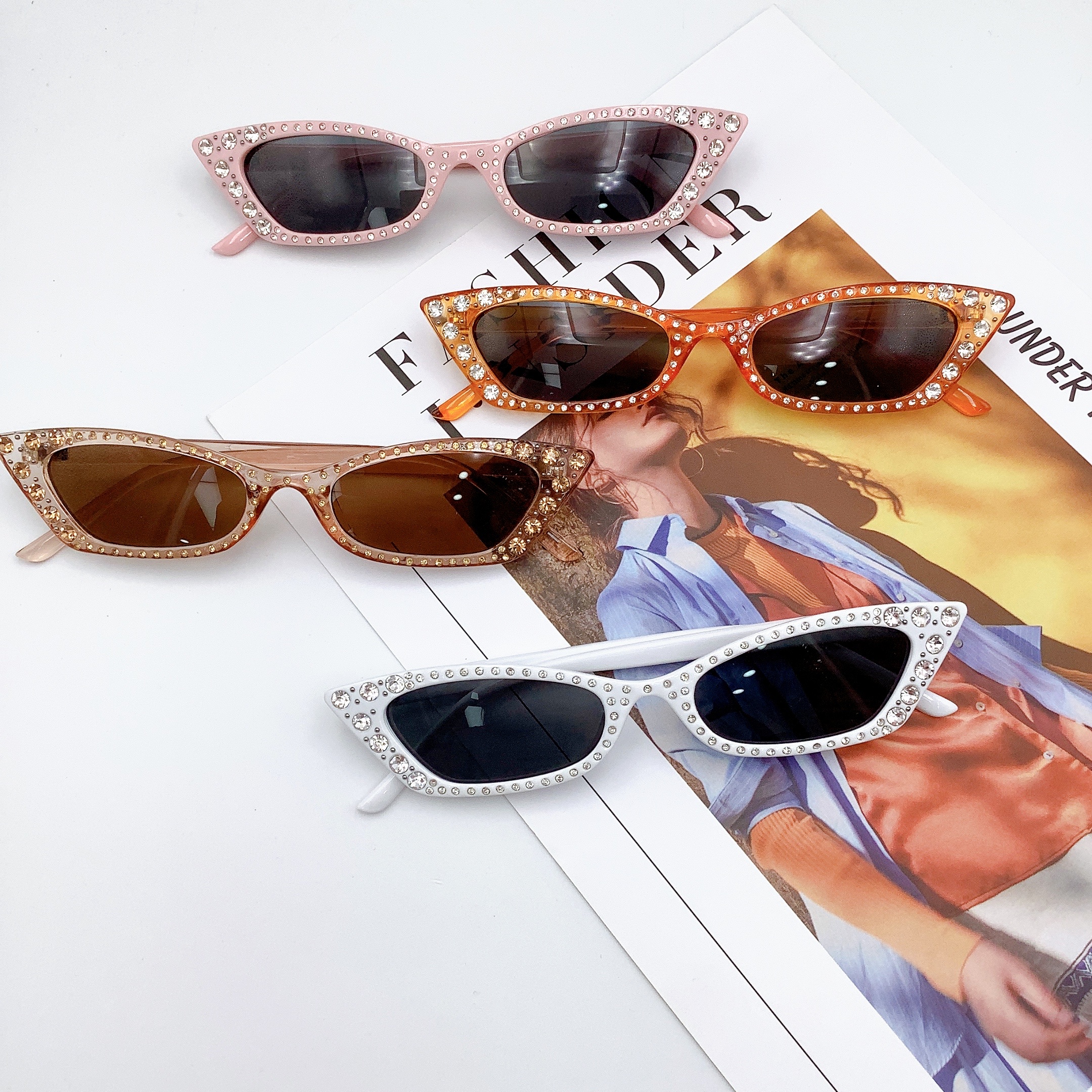 The new diamond-encrusted adult glasses are fashionable, trendy and personalized sunglasses. LD2039B set with diamonds details Picture