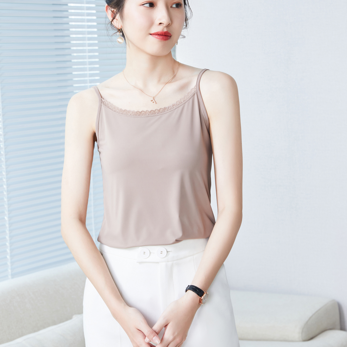 A lace halter top women's summer suit with a large, satin-designed, niche base layer worn inside and a French top 40