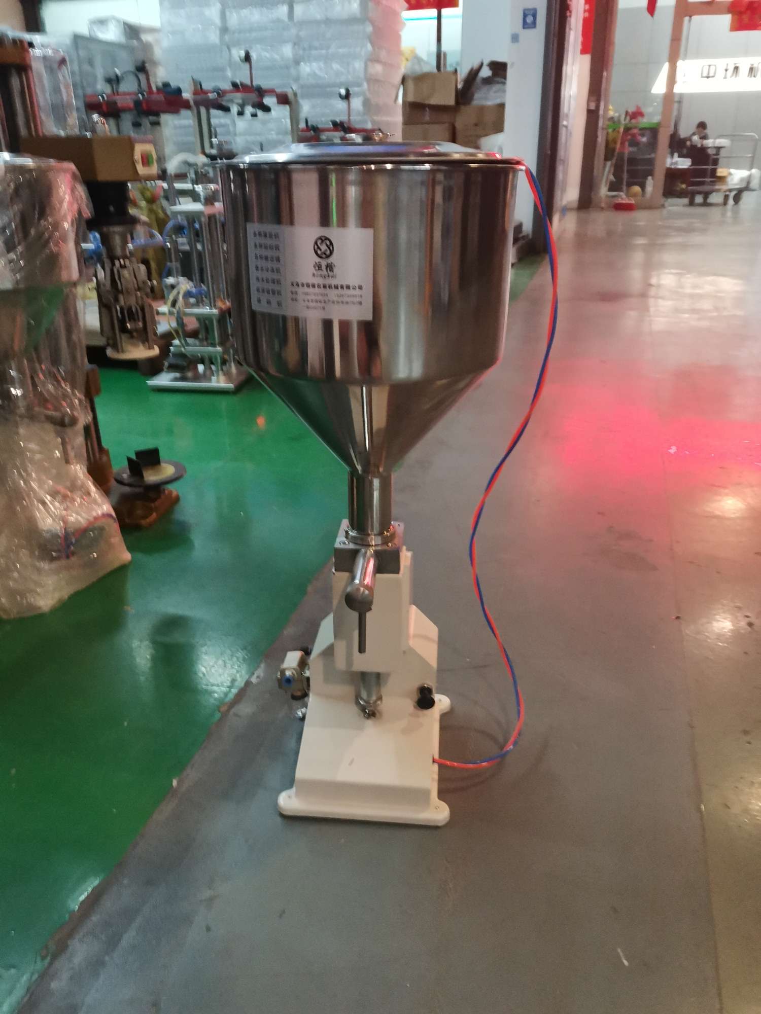 Hengkai Packaging Machinery's small pneumatic filling machines are of high quality and low price, and we operate with integrity detail image 3