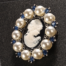 Brooch 1004