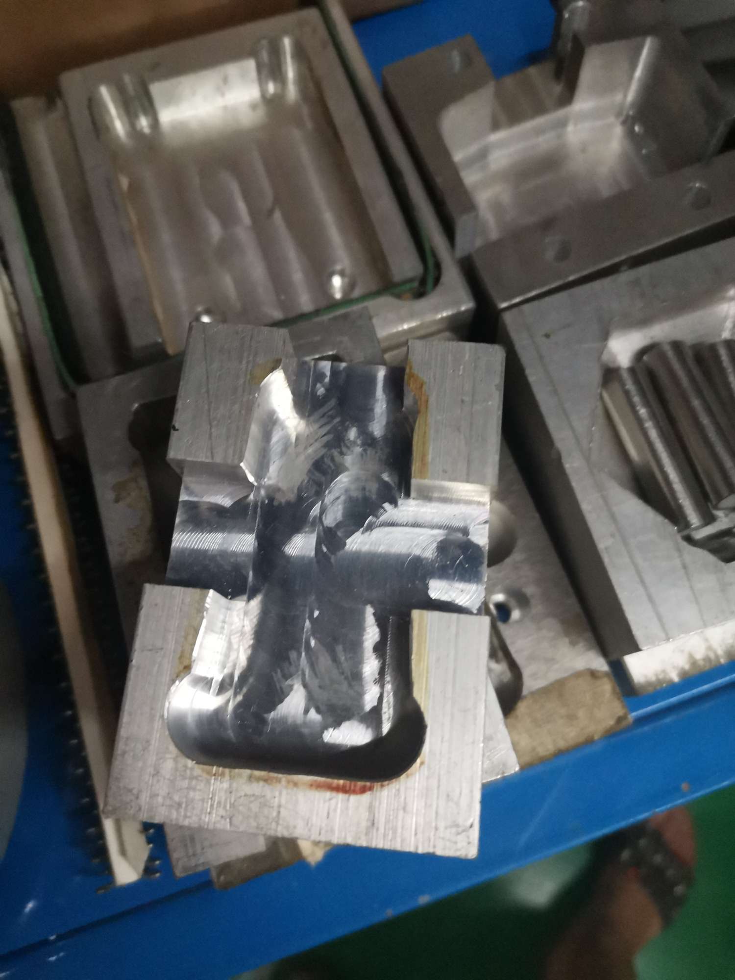 Hengkai Packaging Machinery offers high-quality and low-priced customized labeling machine molds and operates with integrity Item Picture