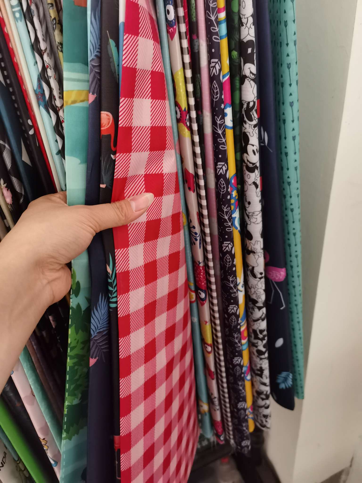 Factory direct sales, hot-selling products across the entire network, popular printed fabric, eco-friendly coated children's tent fabric, home makeup storage fabric, travel luggage fabric Application Scenario
