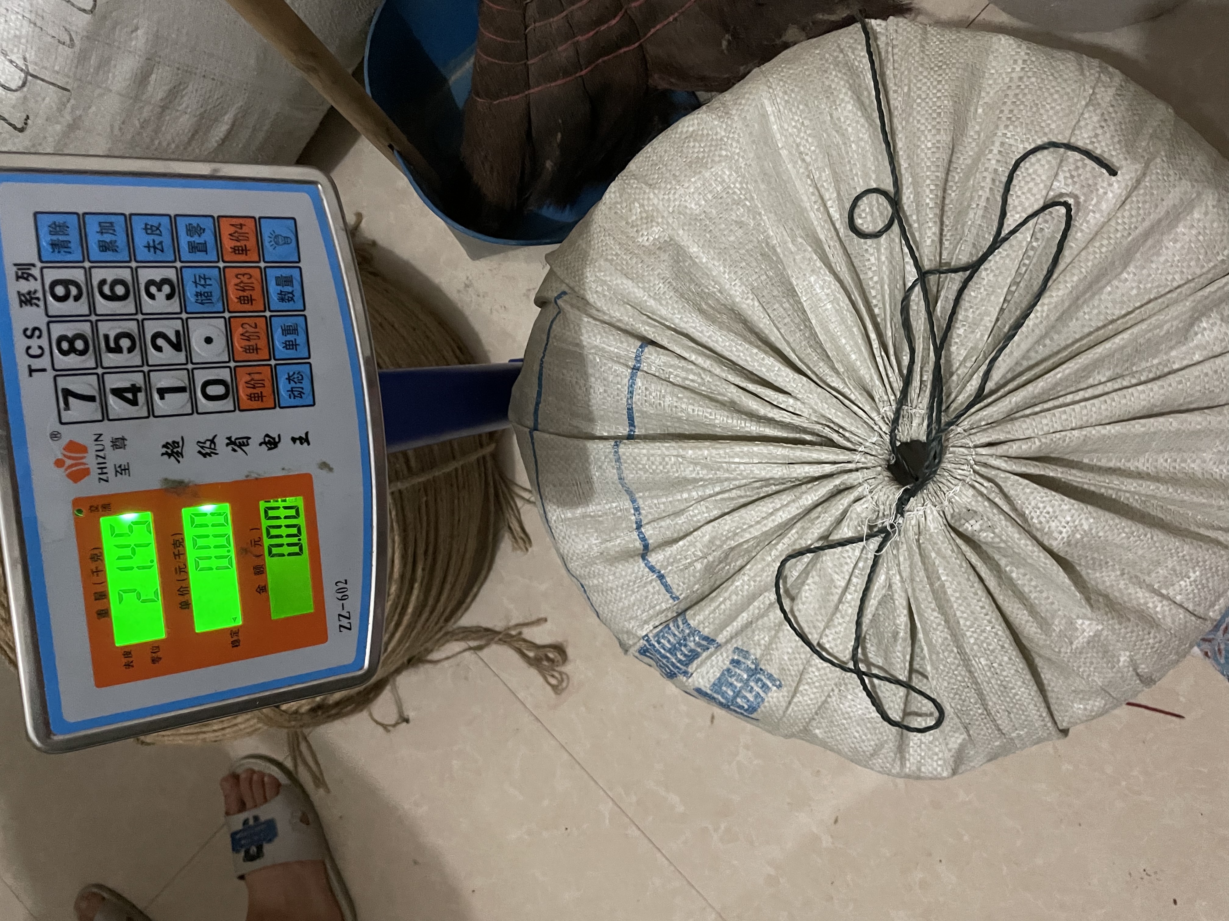 6毫米麻绳环保麻绳DIY手工制作工艺捆绑缠绕白底实物图