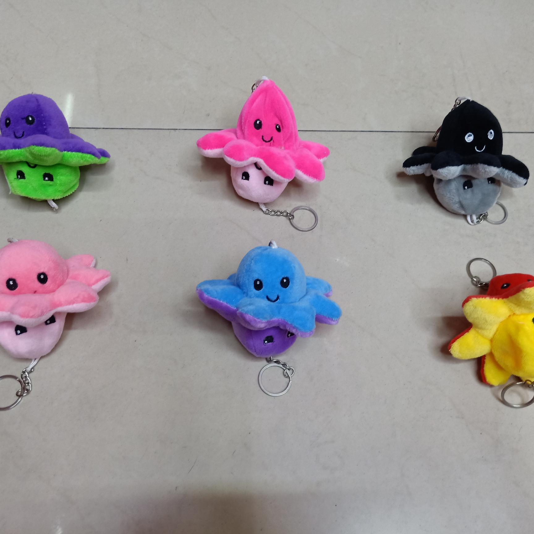 10-centimeter octopus pendant
