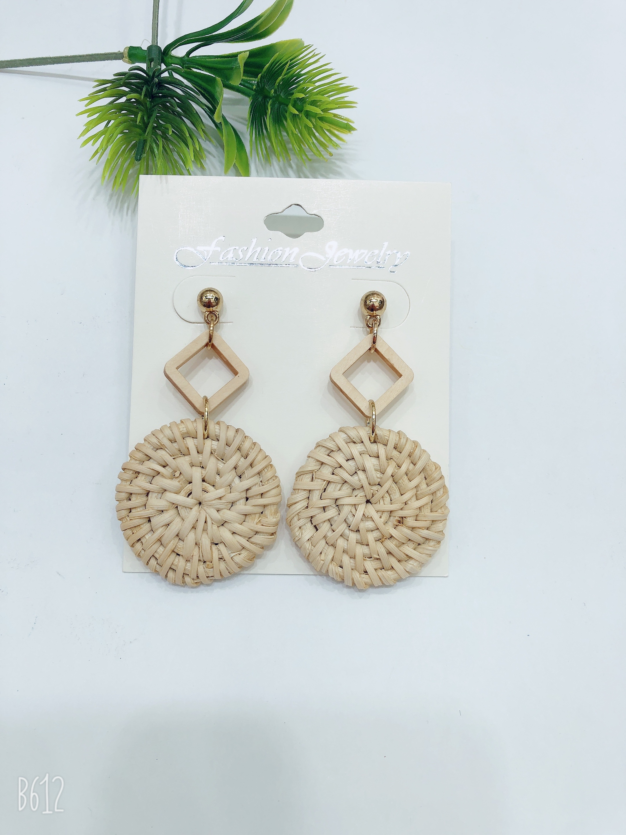 Amazon AliExpress cross-border rattan weaving casual style seaside vacation fashion earrings, trendy light luxury earrings detail image 1