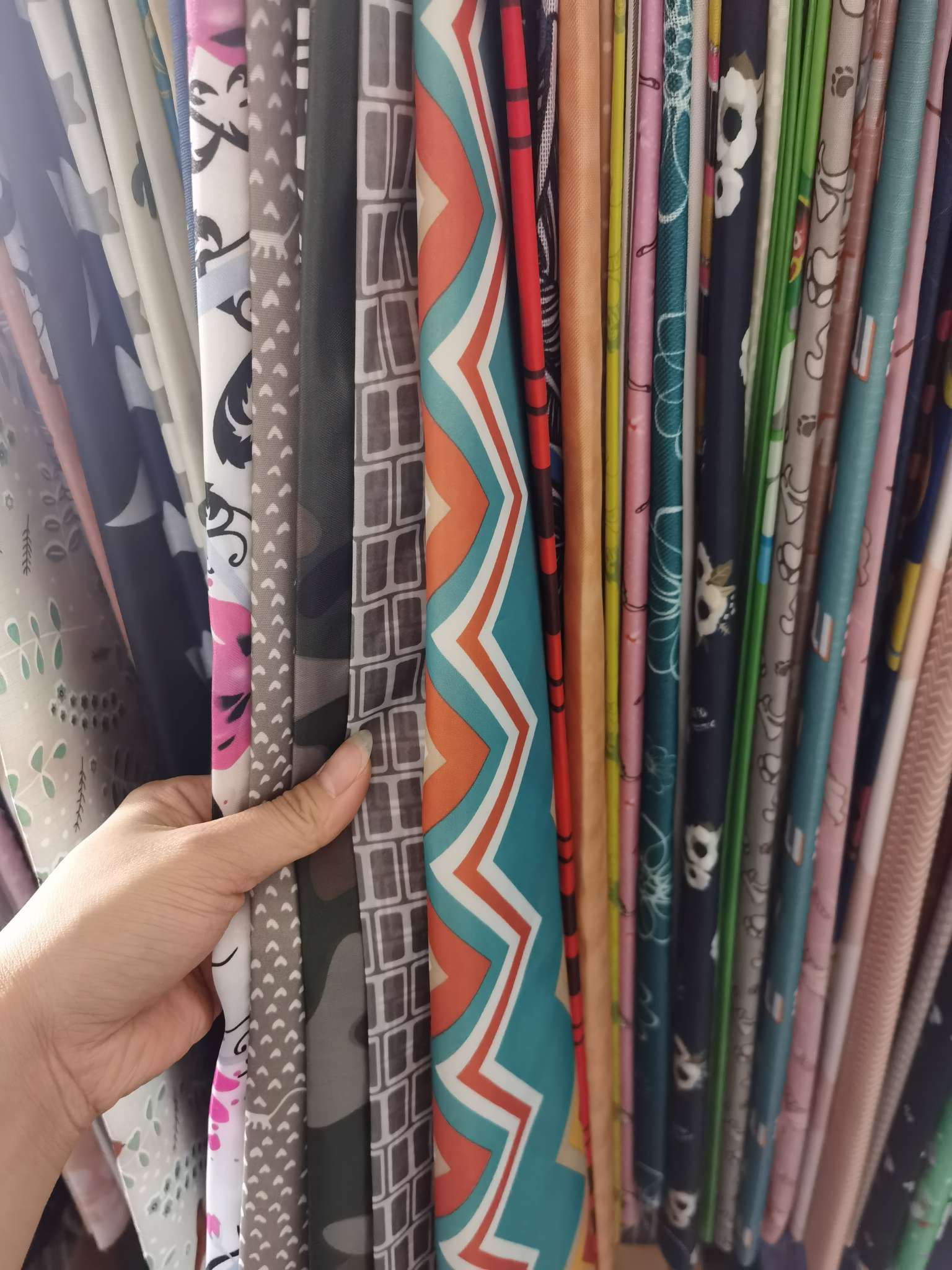 Factory direct sales, best-selling items across the Internet, 170T polyester taeff children's tent storage, travel and eco-friendly bag lining fabric with popular printing Specification image