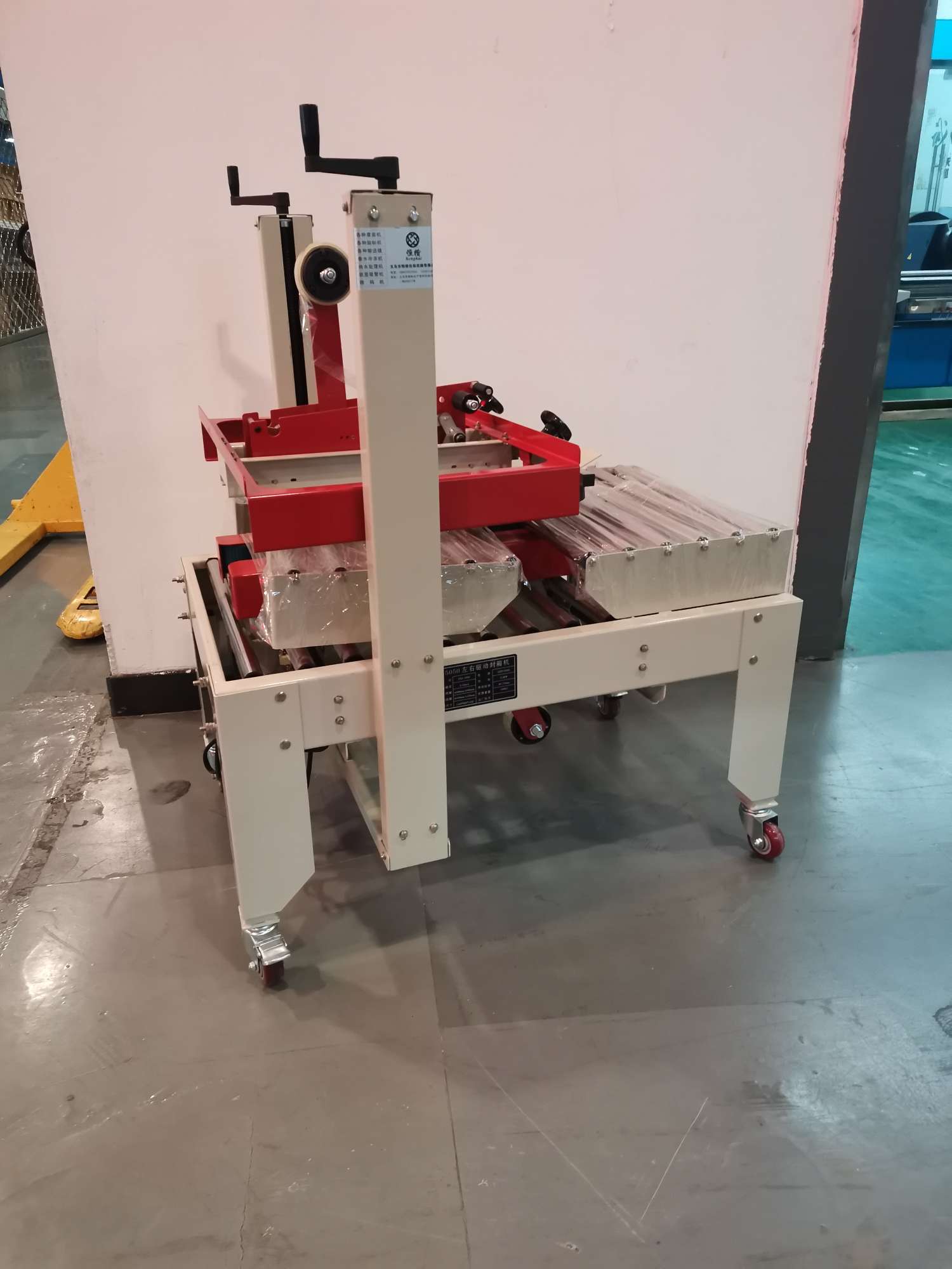 The 4030 drive box sealing machine from Hengkai Packaging Machinery is of high quality, low price and operates with integrity detail image 4