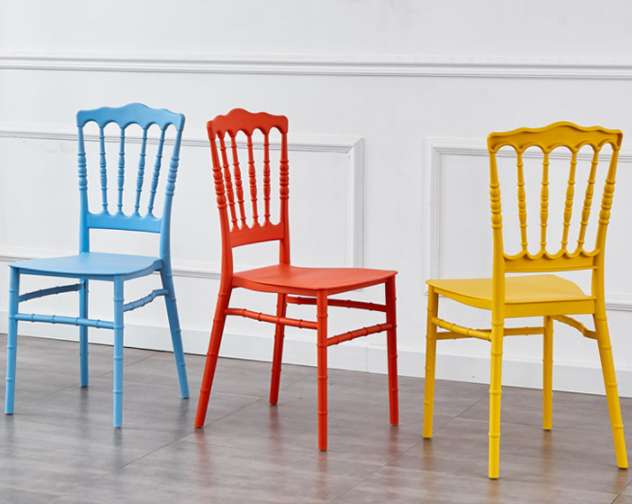 塑料桌椅实物图