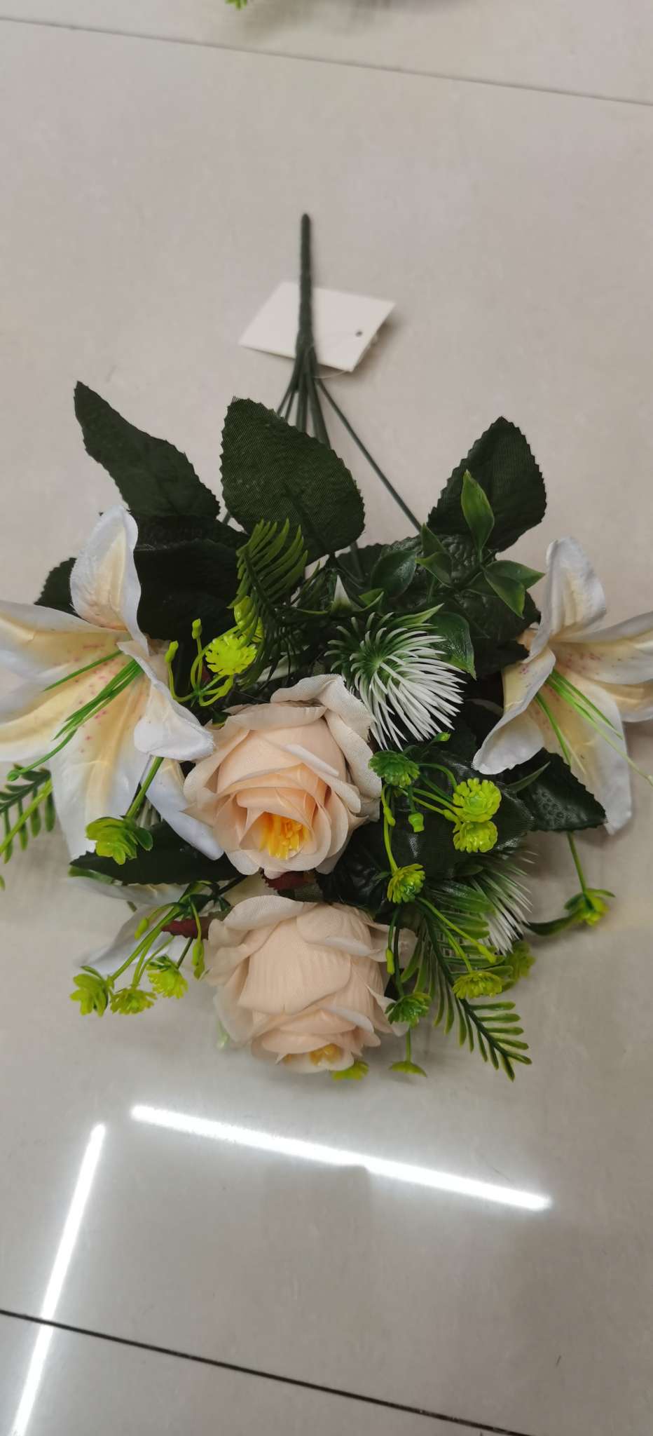Nine welcoming roses detail image 3