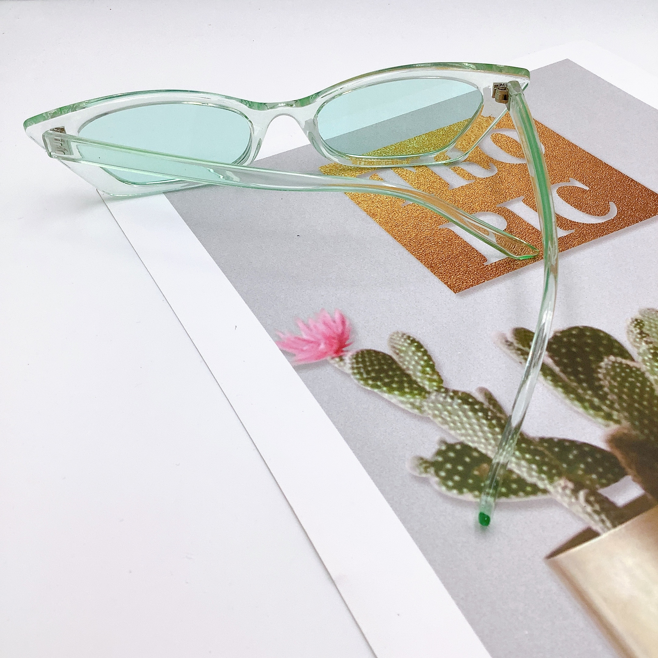 Adult sunglasses, polygonal fashion trend sunglasses LD2039 Application Scenario