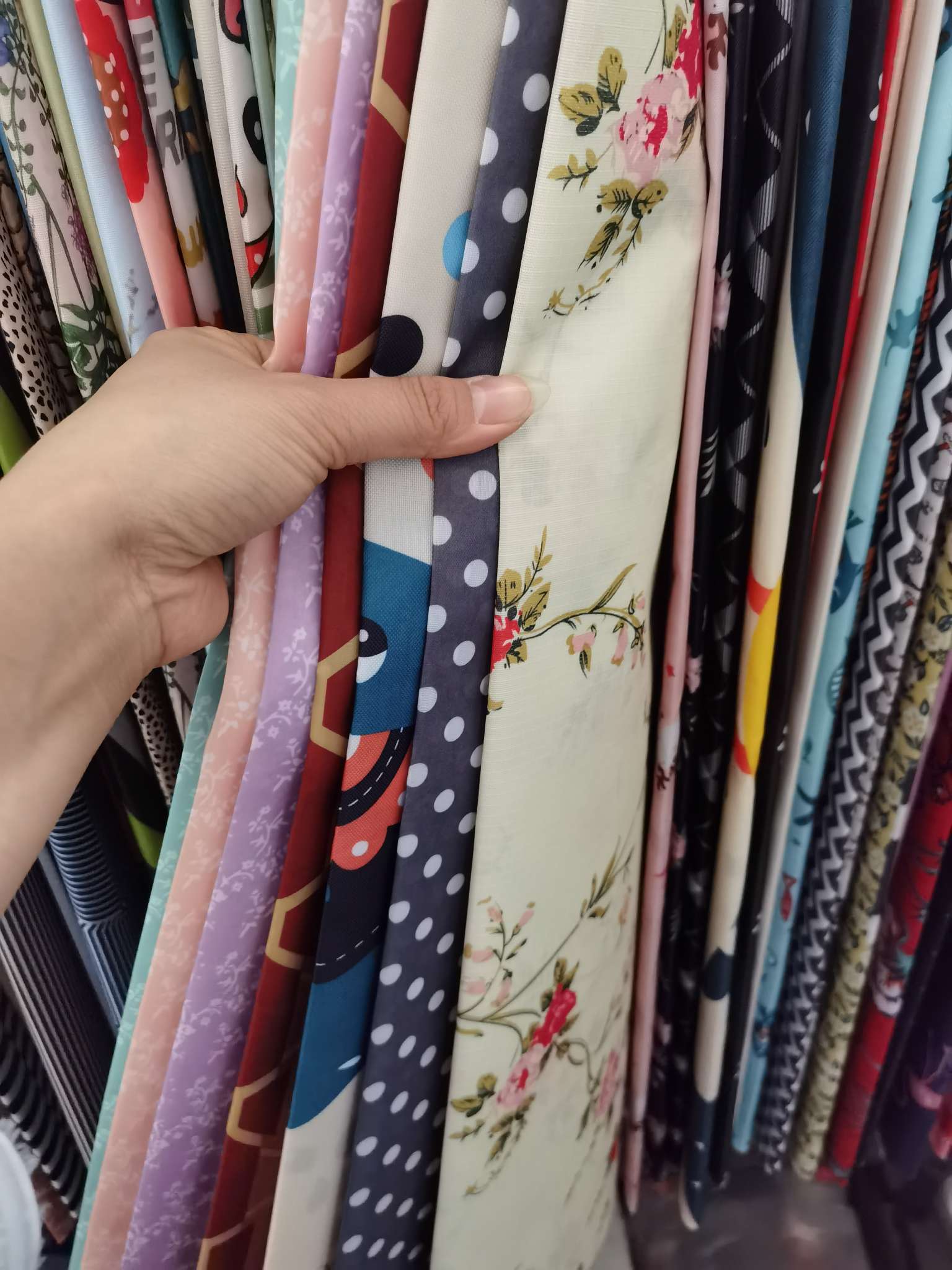 Factory direct sales, best-selling products across the entire network, printed Oxford fabric, eco-friendly coated children's tent fabric, home makeup storage fabric, travel luggage fabric Specification image