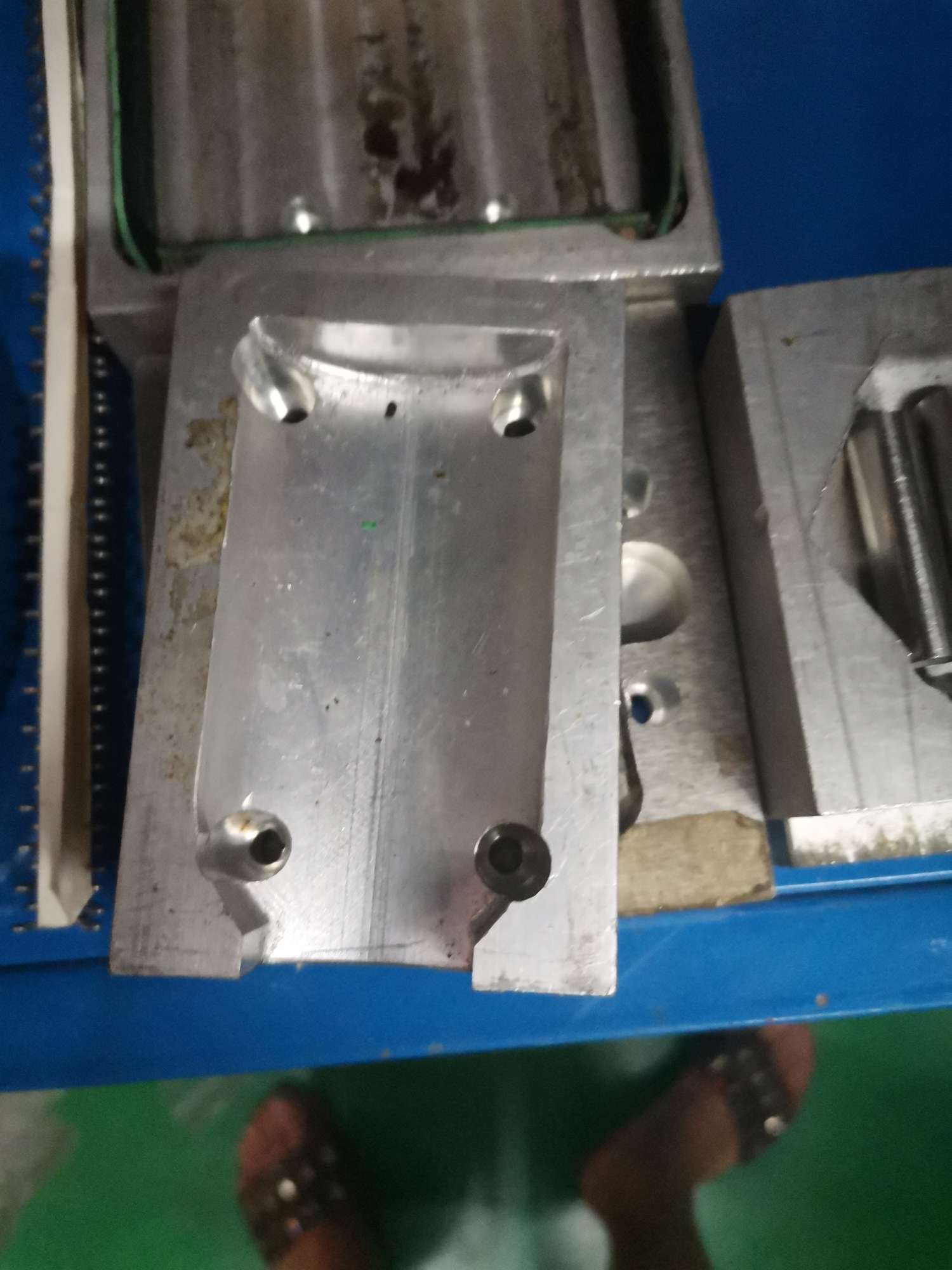 Hengkai Packaging Machinery offers high-quality and low-priced customized labeling machine molds and operates with integrity Specification image