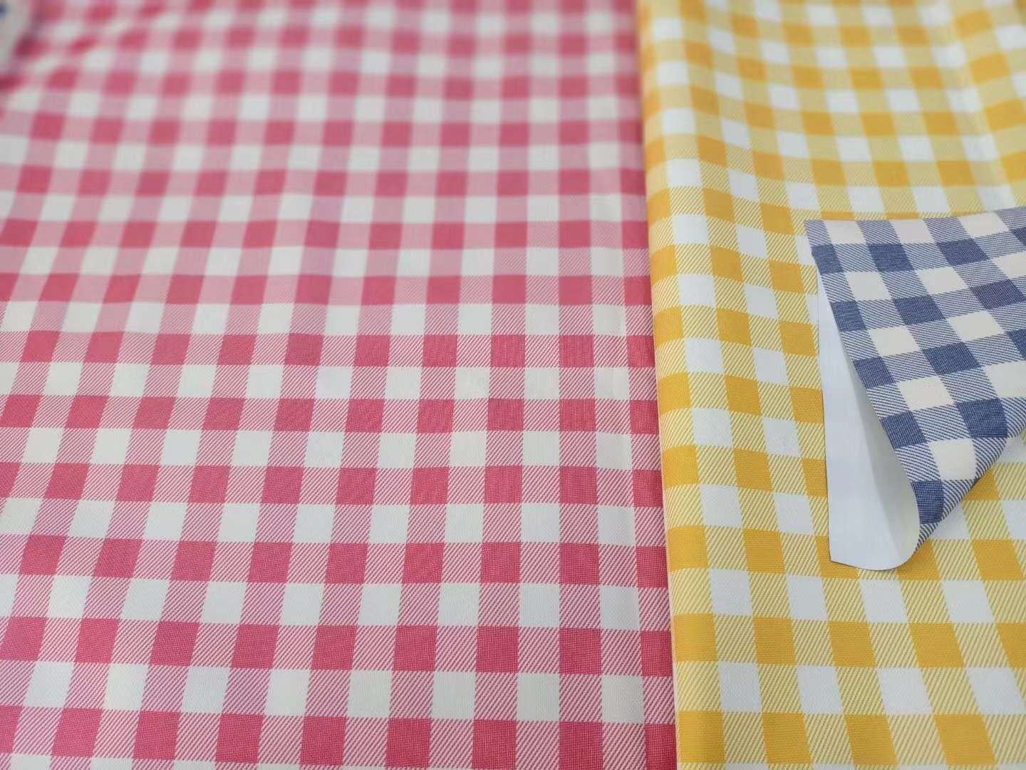 Factory direct sales in stock, best-selling all over the Internet, 600D picnic cloth, printed eco-friendly Oxford cloth, home, makeup, storage, travel bag fabric Application Scenario