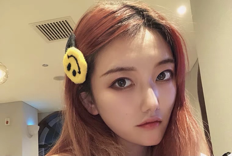 Autumn Shuo Handmade Cute Smiley Hair Clip Instagram Red Sheep Felt Yellow Big Smiley Edge Clip Bangs Clip Bb Clip Item Picture
