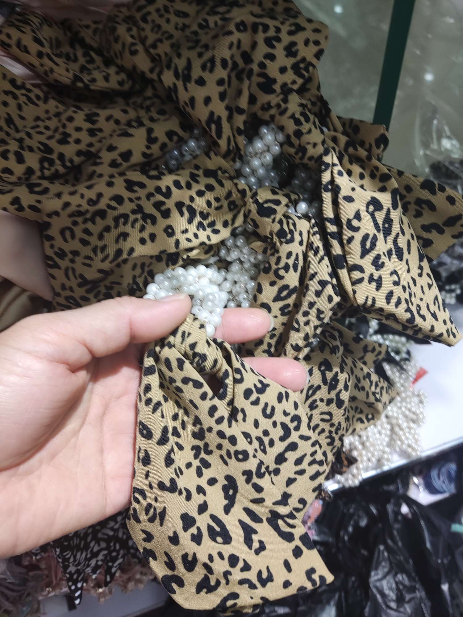 Leopard Print Full Of Pearl Hair Band Streamer Ins Network Red Do Not Harm Hair Band Hair Tie Hair Tie South Korean Ins Simple Rubber Band Drop Hair Rope Hair Accessories For Women details Picture