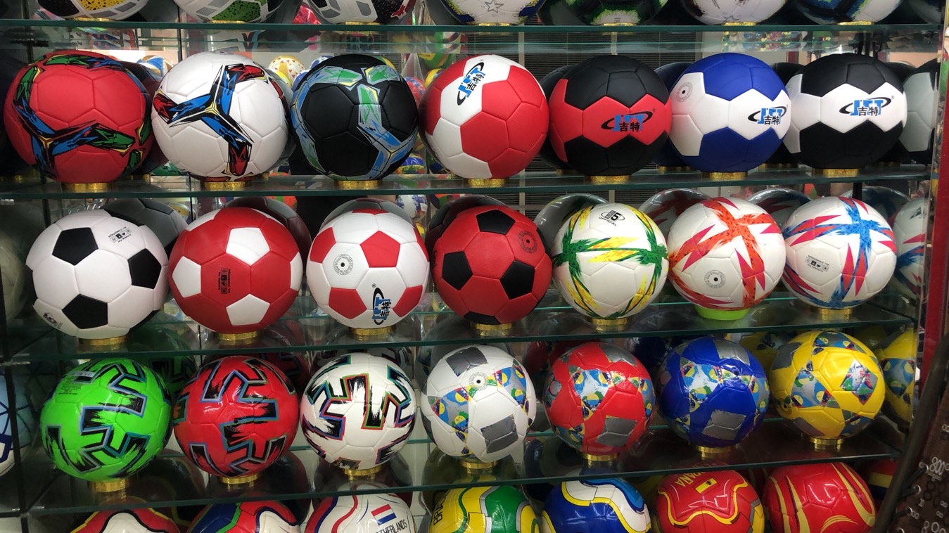 PVC particle material factory direct sales and wholesale, sample processing and customization of footballs are available detail image 1