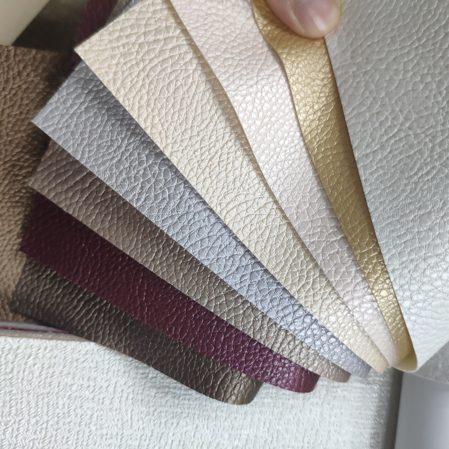 Cuero sintético envoltura suave envoltura dura piel removible decoración pared piel tejido en stock perla litchi patrón no. 1