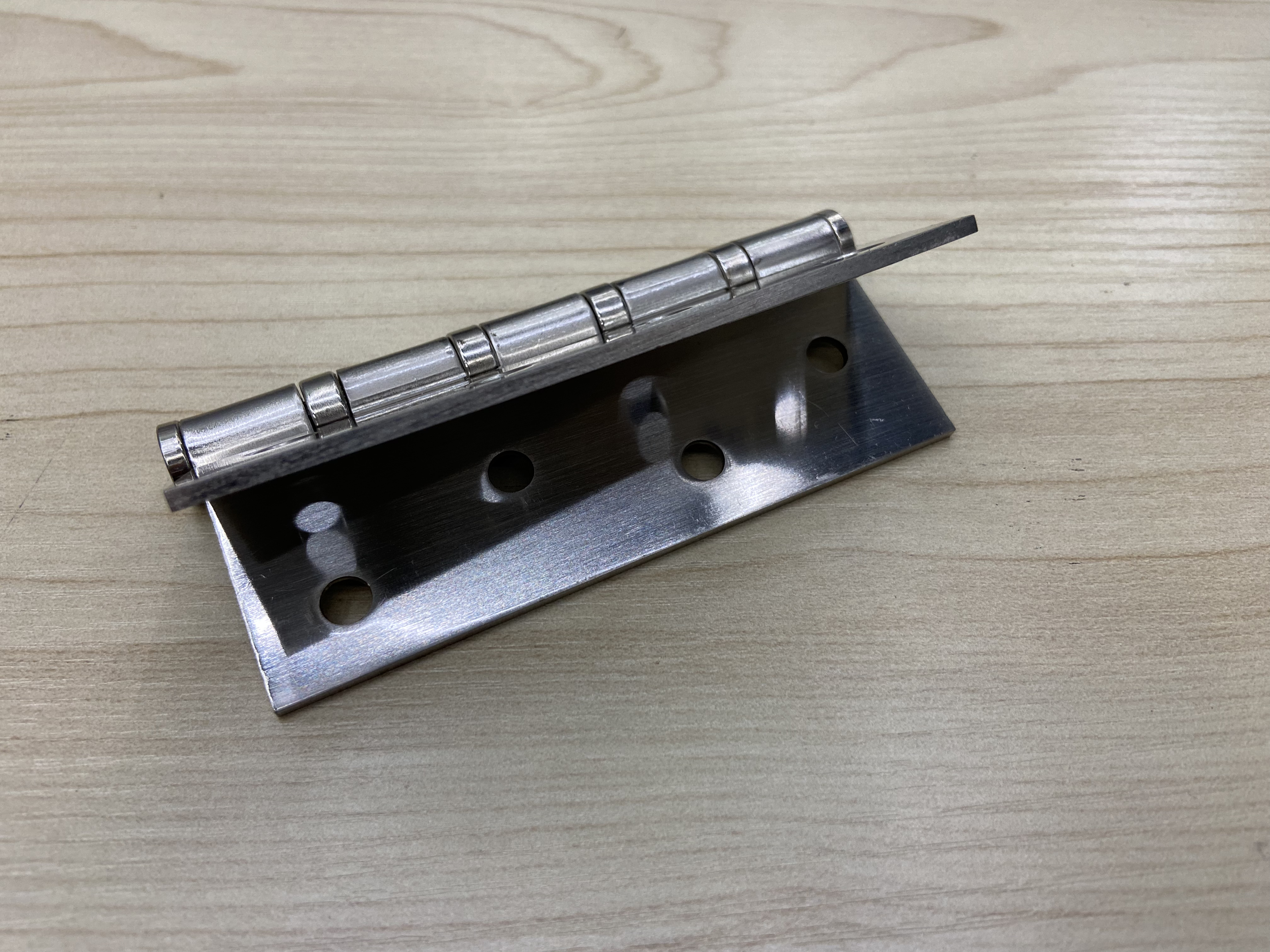 1522 4-inch flat hinge 4*3*3mm*4BB imitation gold Application Scenario