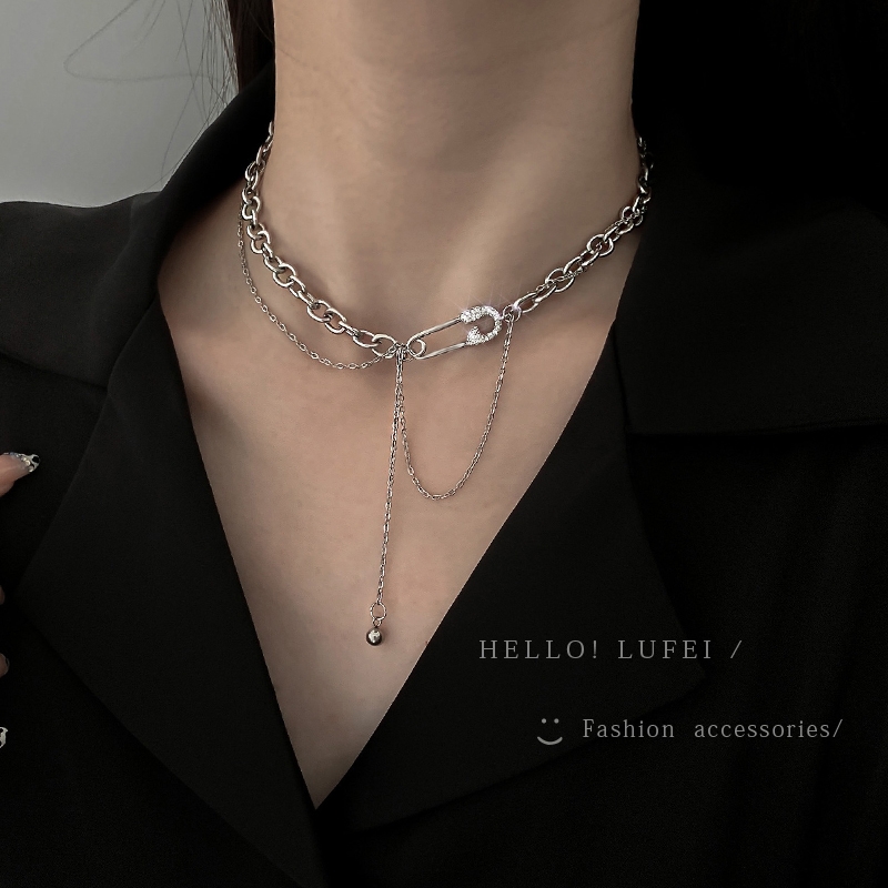 A niche design sense titanium steel pin necklace for women, a collarbone chain in Instagram hip-hop cold style, versatile and trendy necklaces for summer