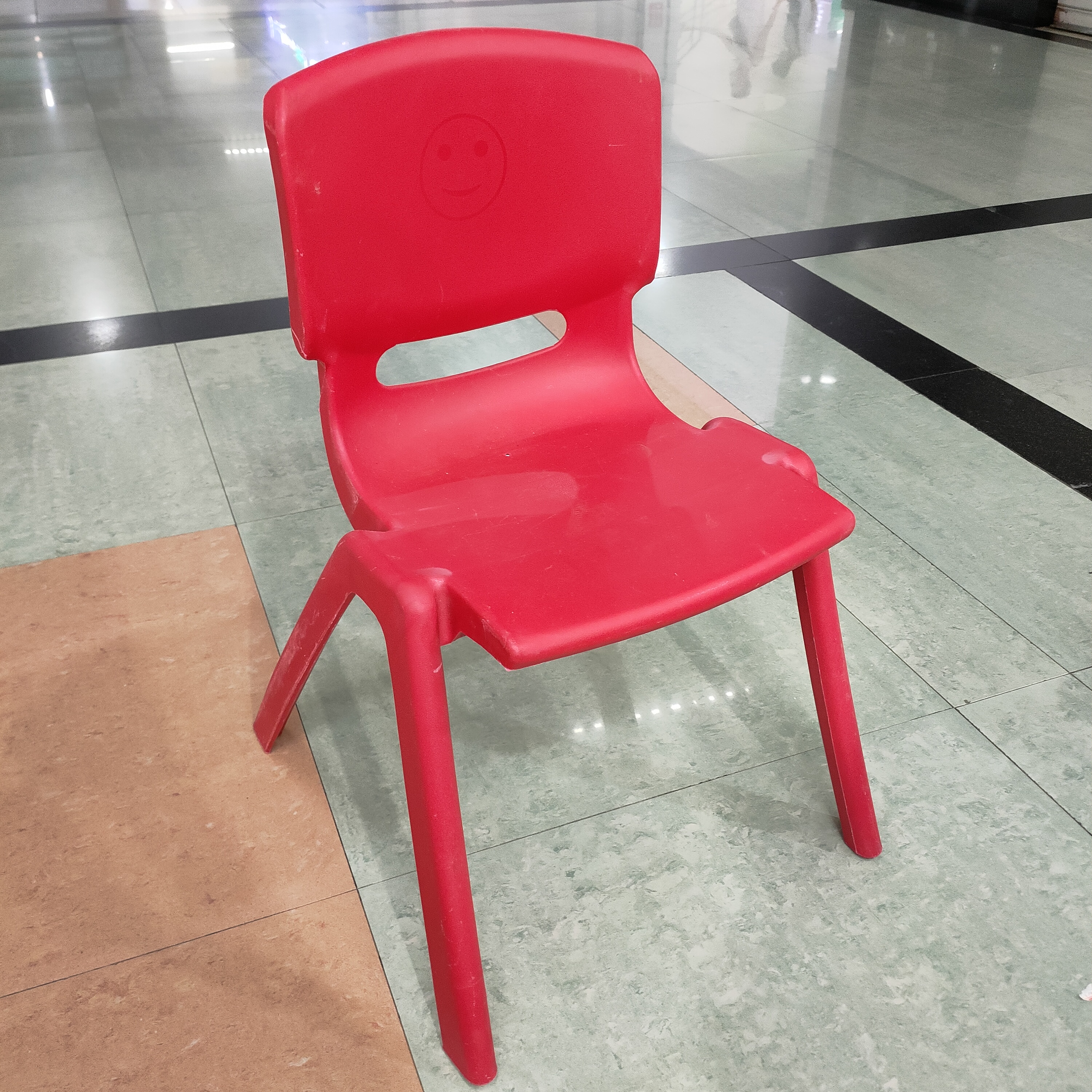 铭华家具厂塑料儿童椅PP注塑笑脸椅幼儿园教学学生座椅大号