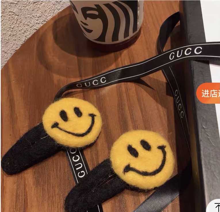 Autumn Shuo Handmade Cute Smiley Hair Clip Instagram Red Sheep Felt Yellow Big Smiley Edge Clip Bangs Clip Bb Clip Application Scenario