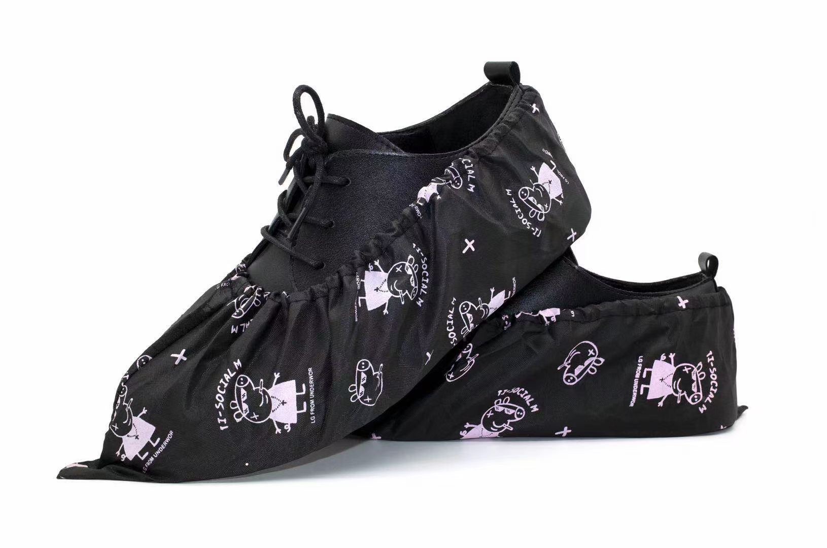 卡通防尘鞋套白底实物图