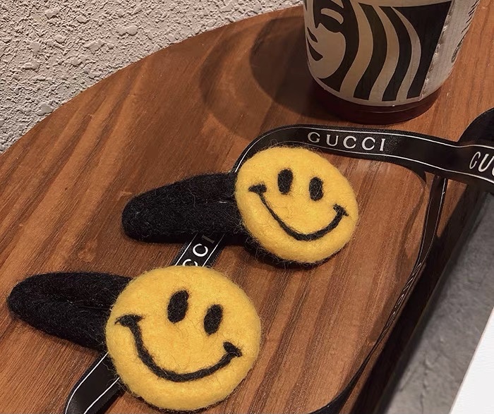 Autumn Shuo Handmade Cute Smiley Hair Clip Instagram Red Sheep Felt Yellow Big Smiley Edge Clip Bangs Clip Bb Clip details Picture