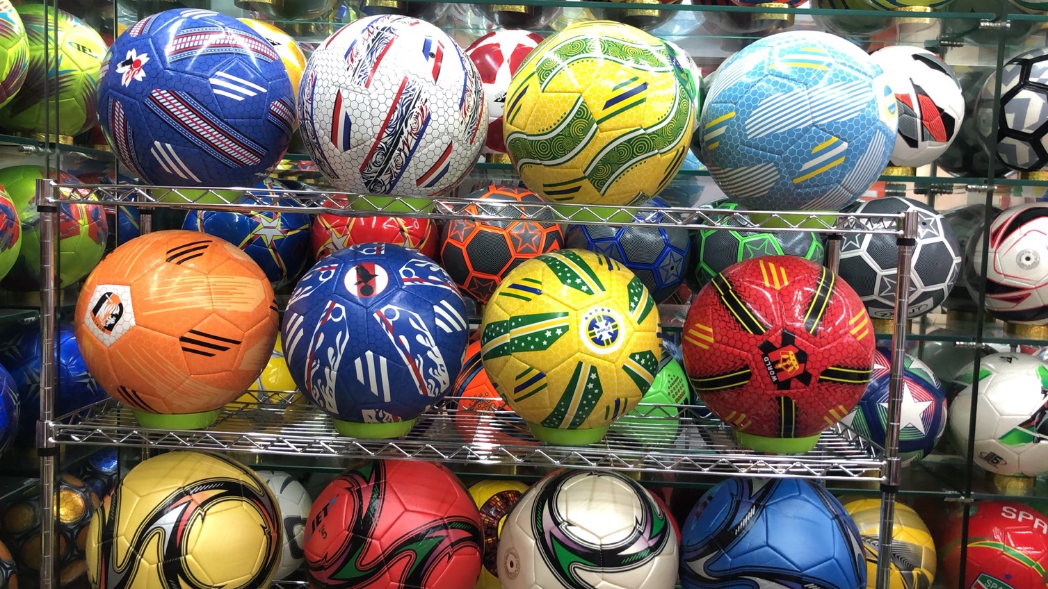 PVC particle material factory direct sales and wholesale, sample processing and customization of footballs are available detail image 2