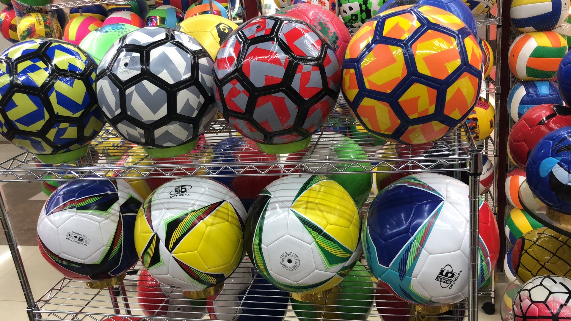 PVC particle material factory direct sales and wholesale, sample processing and customization of footballs are available detail image 4