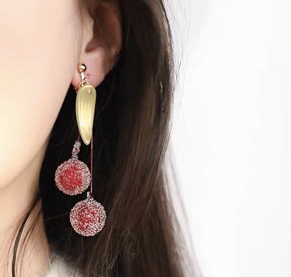 Original frost and ice coat, bayberry pulp flower simulation, fashionable, sweet and girlish heart earrings Item Picture