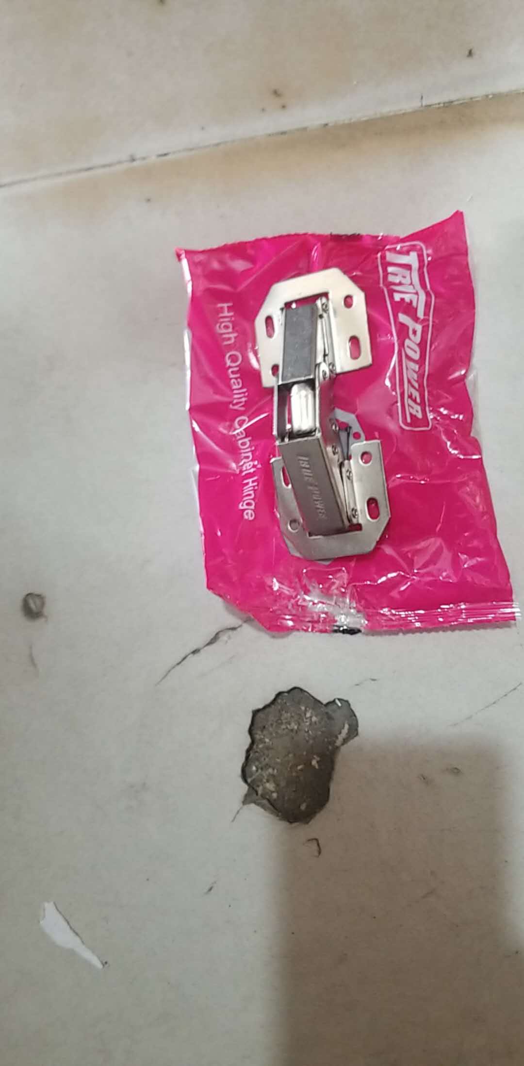 义乌好货，261普通一段力铰链中弯，衣柜橱窗铰链，配螺丝白底实物图