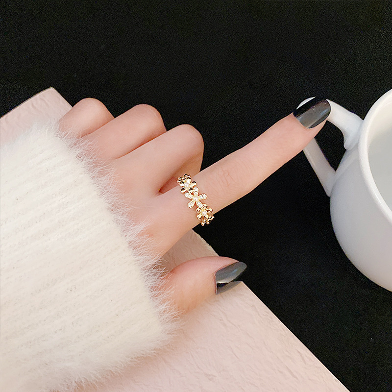 The 2021 new petal zircon ring for women, a light luxury and niche ins index finger ring with a cold style and a unique dance ring Specification image